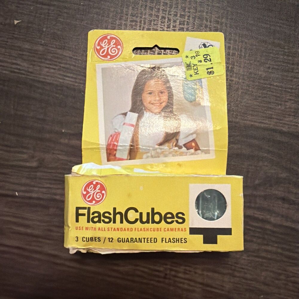 General Electric Vintage Box of Flashcubes 2 Cubes 6 Flashes. Original Packaging